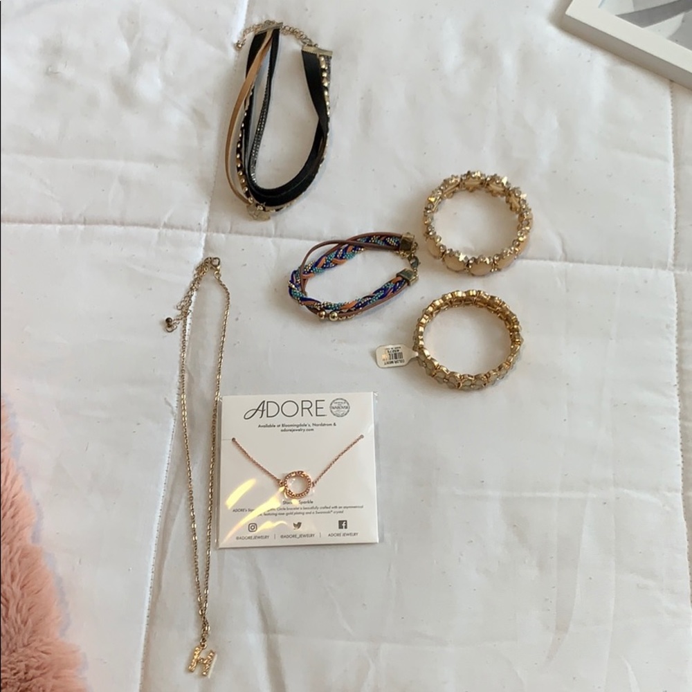 I necklace, 1 choker, and 4 brackets